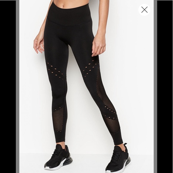 Victoria's Secret Pants - 💥NEW Victoria’s Sport crochet seamless 7/8 tight